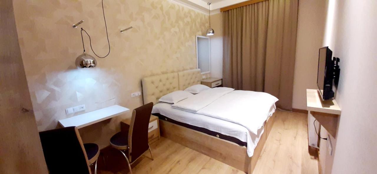 Happy Stay Hotel 쿠타이시 외부 사진