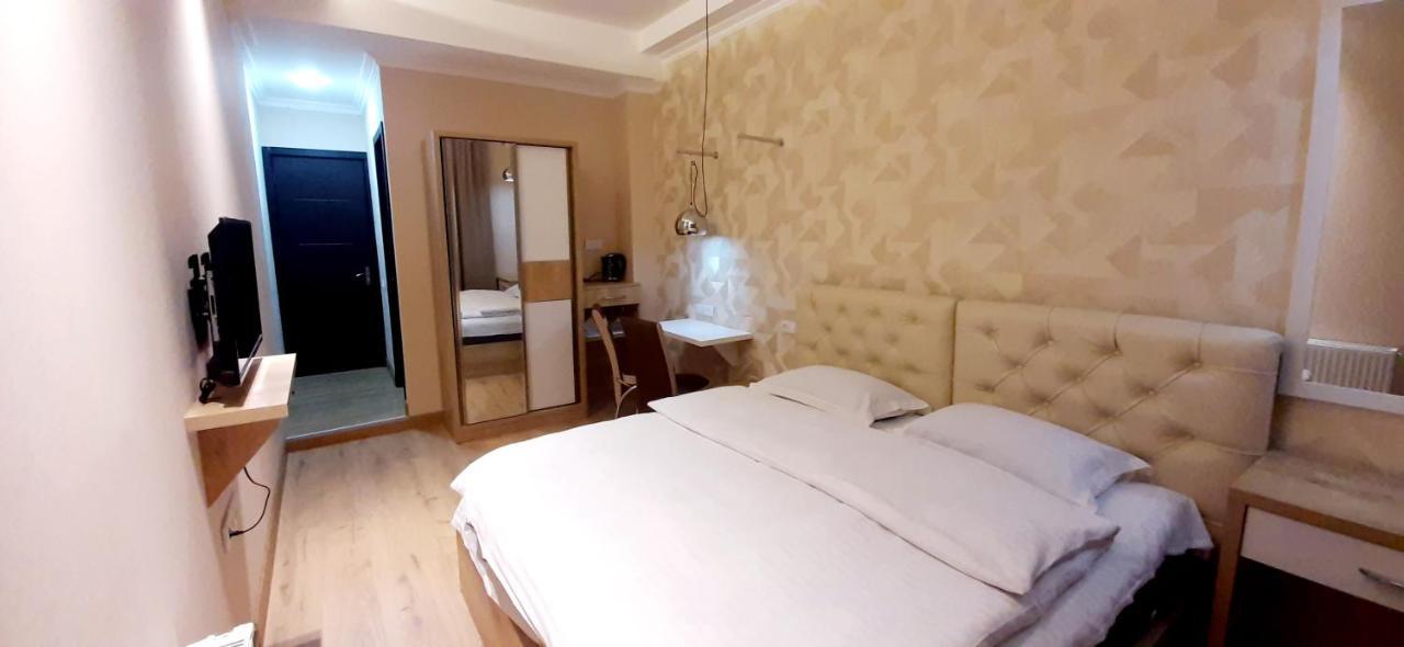 Happy Stay Hotel 쿠타이시 외부 사진
