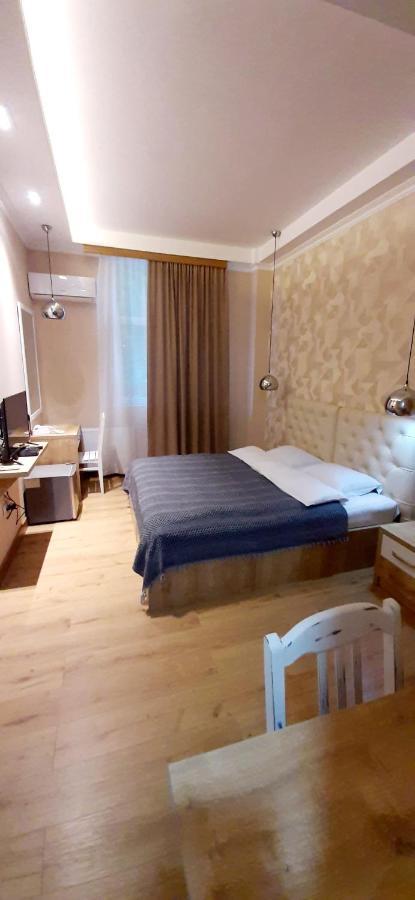 Happy Stay Hotel 쿠타이시 외부 사진